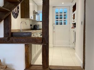 KITCHEN- click for photo gallery